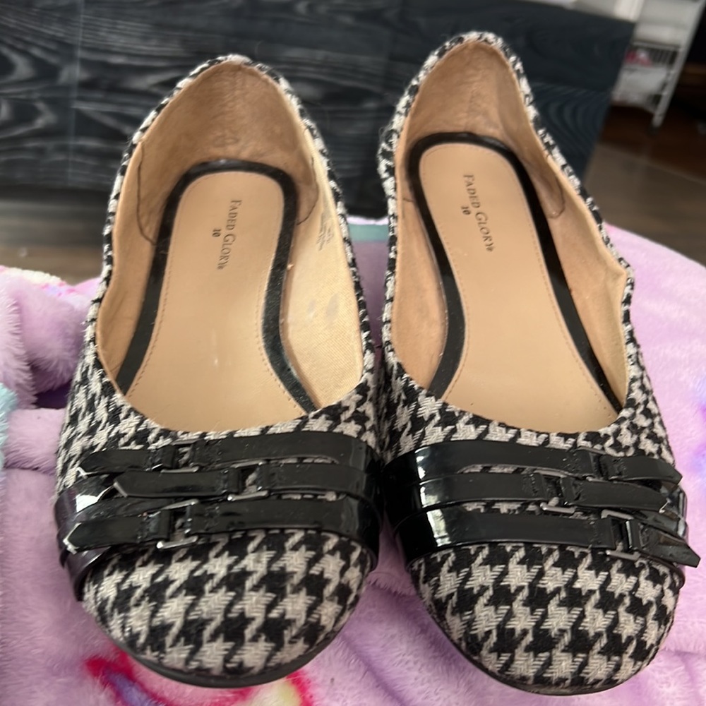 Faded Glory Size 10 houndstooth Round Toe Flats heel-toe 10.25 in width 3.3 in
